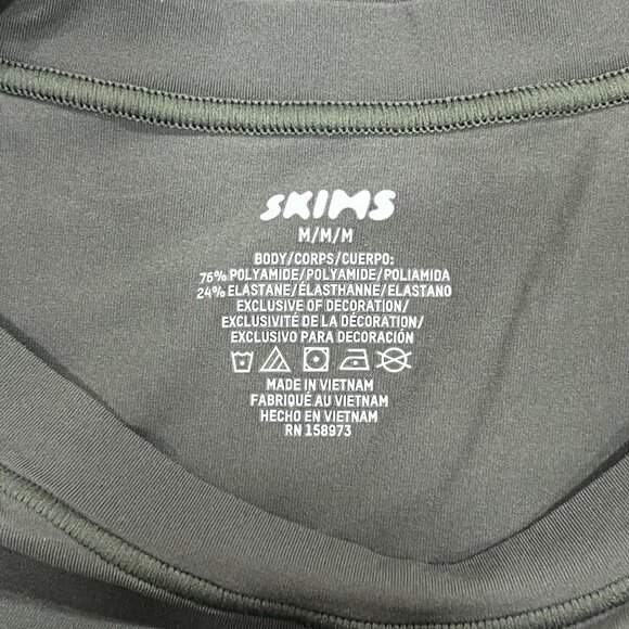 SKIMS Fits Everybody Short Sleeve T-Shirt, Gunmetal, Size Medium - NWT - Picture 8 of 9